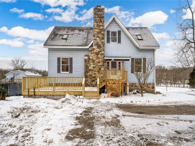  3 BR,  2.00 BTH &nbsp;Full floor apar style home in Chester