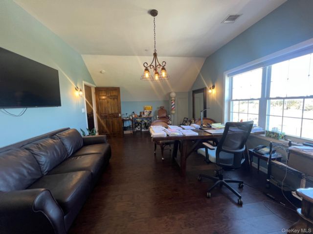 Studio,  0.00 BTH &nbsp;Commercial style home in Massapequa