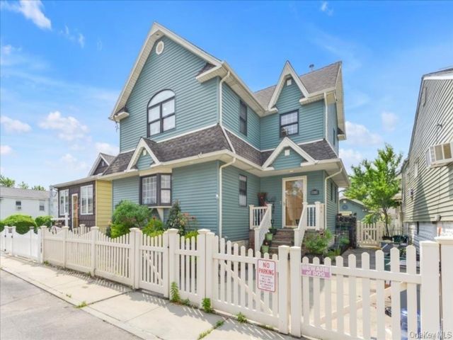 [Howard Beach Real Estate, listing number 7265837]