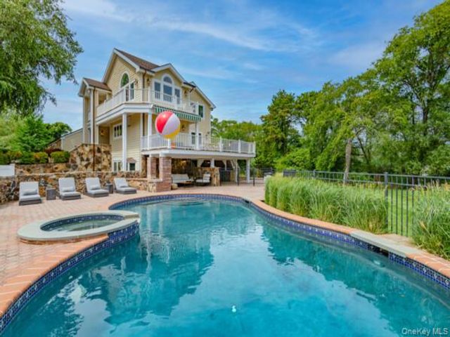  5 BR,  5.00 BTH &nbsp;Mediterranean style home in Hampton Bays