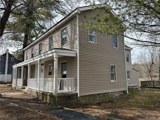  3 BR,  2.00 BTH &nbsp;Colonial style home in Pine Bush