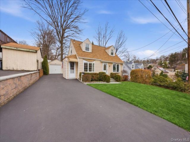  3 BR,  1.00 BTH &nbsp;Cape cod style home in Yonkers