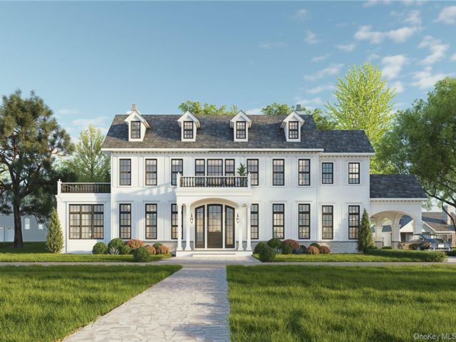  5 BR,  5.00 BTH &nbsp;Colonial style home in Bay Shore