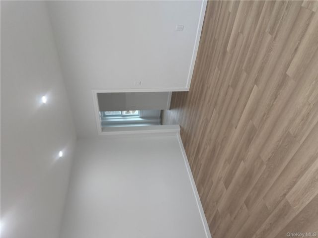 [PHOTO]