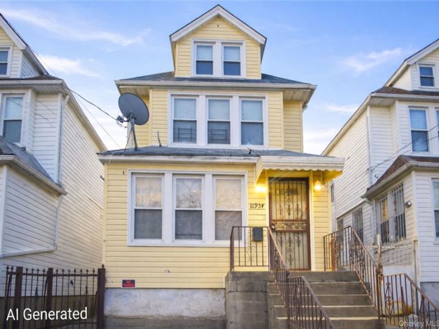  4 BR,  2.00 BTH &nbsp;House style home in Jamaica