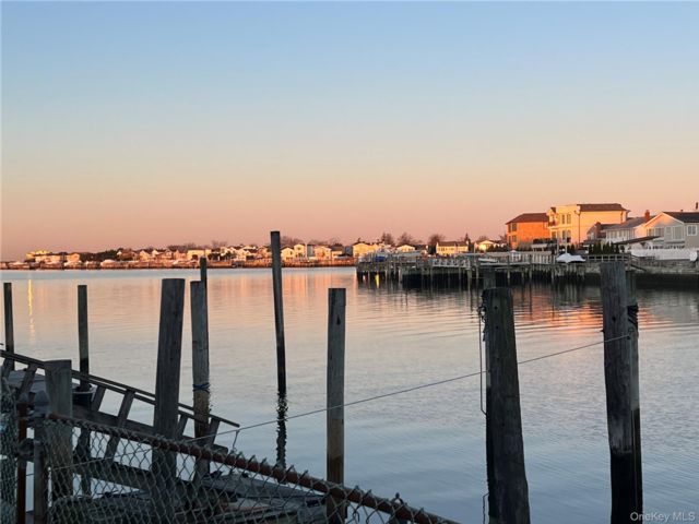  5 BR,  3.00 BTH &nbsp;Colonial style home in Bellmore