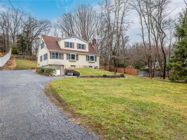  4 BR,  2.00 BTH &nbsp;Exp cape style home in Northport