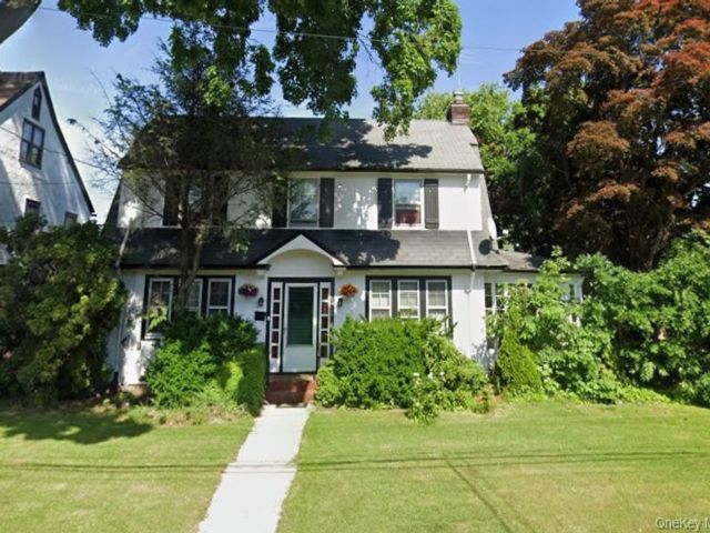  4 BR,  1.00 BTH &nbsp;Colonial style home in Beechhurst