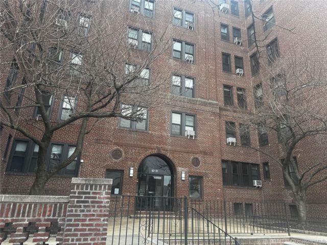  1 BR,  1.00 BTH &nbsp;Other style home in Forest Hills