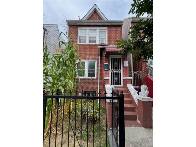  2 BR,  1.00 BTH &nbsp;Other style home in Mosholu