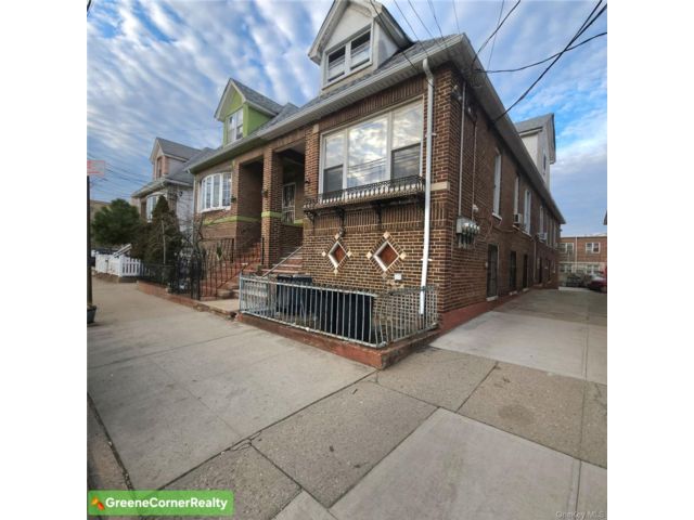  8 BR,  5.00 BTH &nbsp;House style home in Canarsie