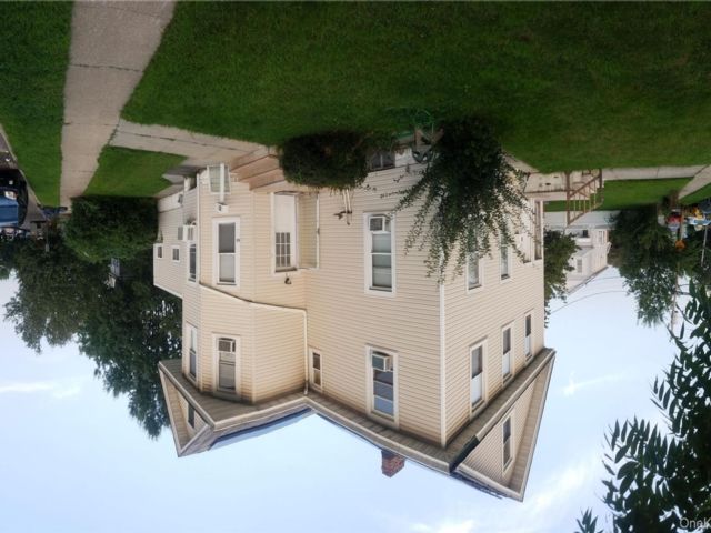  5 BR,  5.00 BTH &nbsp;Victorian style home in Hicksville