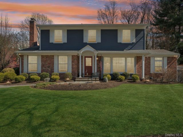  3 BR,  3.00 BTH &nbsp;Colonial style home in Cold Spring Harbor