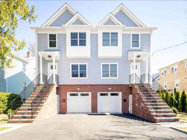  3 BR,  3.00 BTH &nbsp;Contemporary style home in Harrison