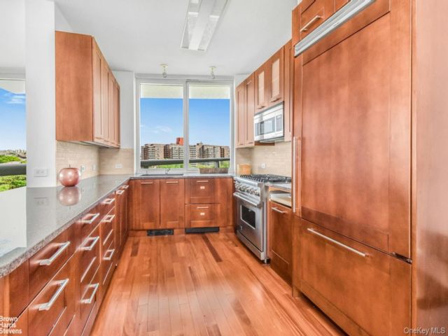  3 BR,  4.00 BTH &nbsp;Other style home in Kingsbridge
