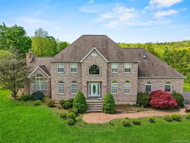  4 BR,  3.00 BTH &nbsp;Colonial style home in Chester