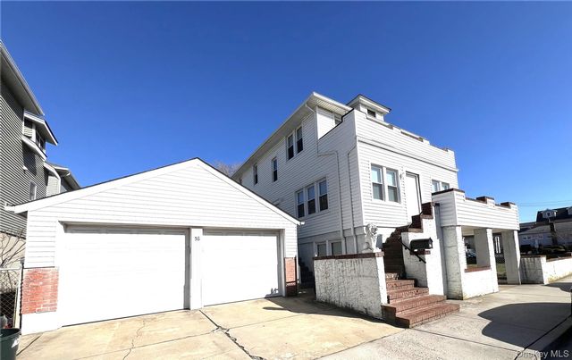  2 BR,  1.00 BTH &nbsp;A-frame style home in Long Beach