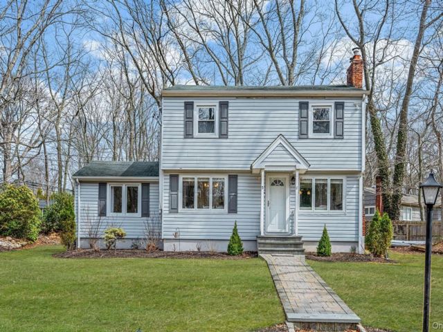  3 BR,  2.00 BTH &nbsp;Colonial style home in Miller Place