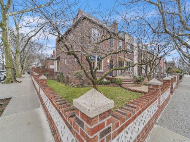  3 BR,  2.00 BTH &nbsp;Other style home in Mill Basin