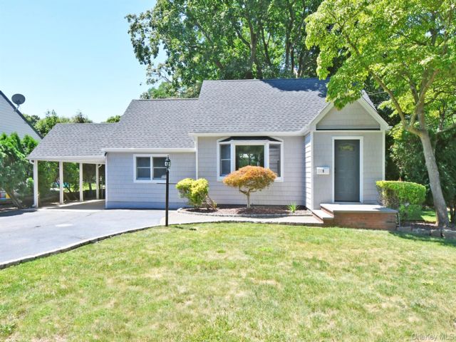  3 BR,  2.00 BTH &nbsp;Exp cape style home in Huntington Station