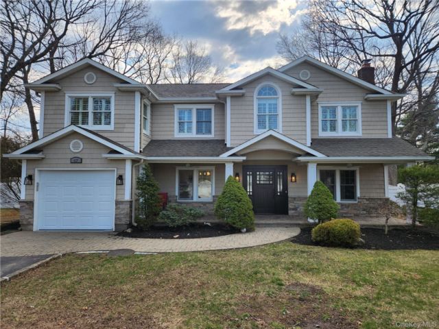  5 BR,  3.00 BTH &nbsp;Colonial style home in Commack