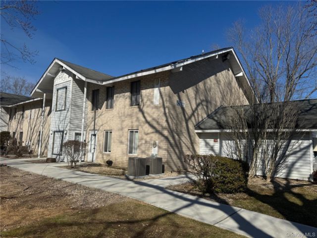  1 BR,  1.00 BTH &nbsp;Other style home in Coram