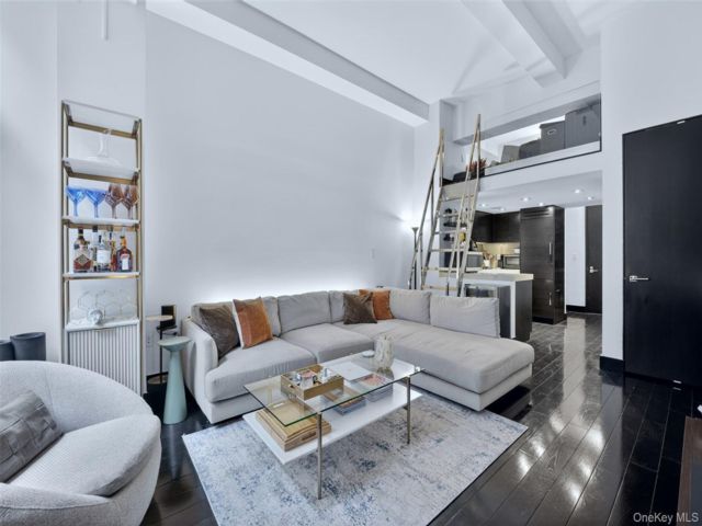  1 BR,  2.00 BTH &nbsp;Other style home in New York (manhattan)
