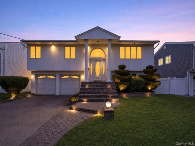  4 BR,  3.00 BTH &nbsp;Hi ranch style home in Oceanside