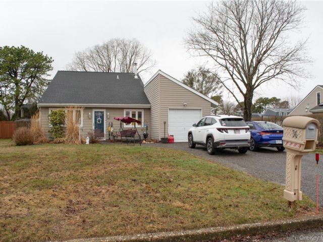  3 BR,  1.00 BTH &nbsp;Cape cod style home in Medford