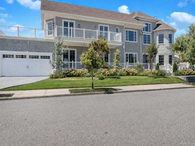  5 BR,  6.00 BTH &nbsp;Colonial style home in Neponsit