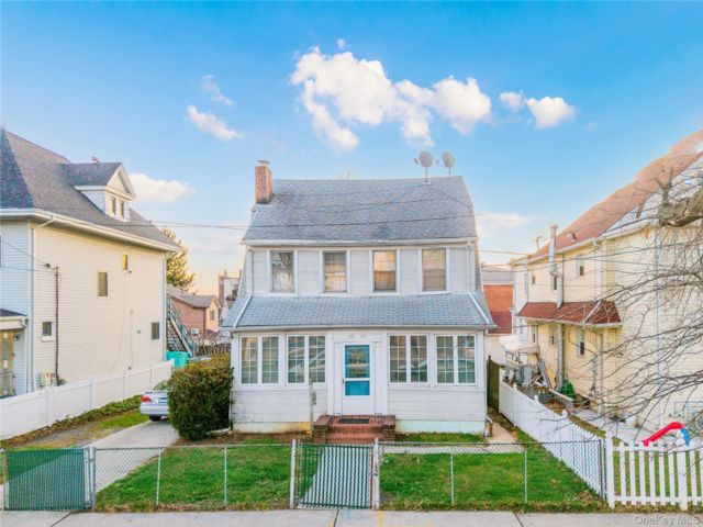  6 BR,  3.00 BTH &nbsp;Other style home in Flushing