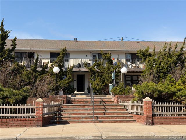  1 BR,  1.00 BTH &nbsp;Garden style home in Long Beach