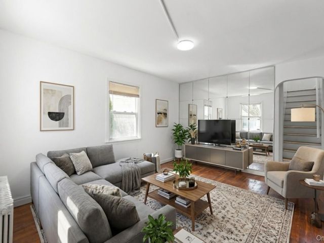  5 BR,  3.00 BTH &nbsp;Exp cape style home in Valley Stream