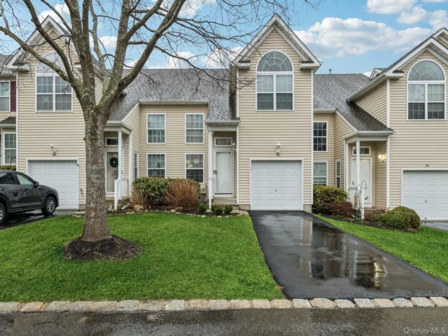  2 BR,  3.00 BTH &nbsp;Condo style home in Medford