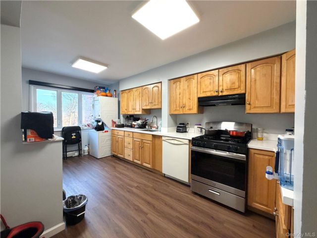  4 BR,  1.00 BTH &nbsp;Colonial style home in Flushing