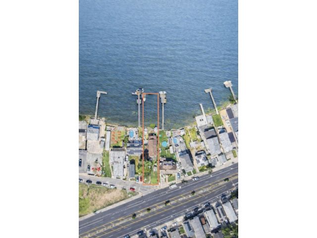  3 BR,  2.00 BTH &nbsp;Bungalow style home in Broad Channel