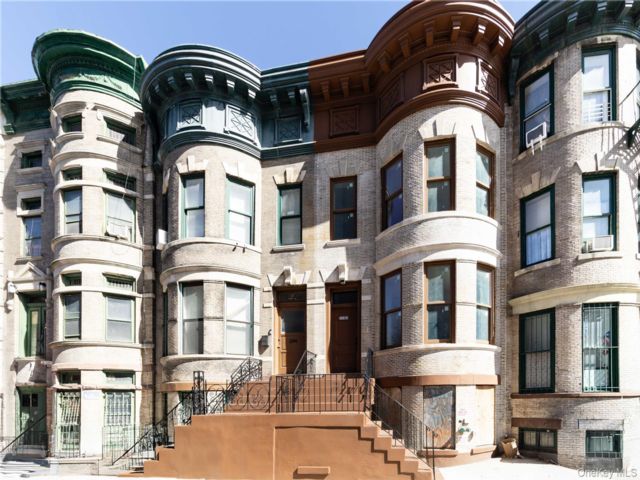  7 BR,  6.00 BTH &nbsp;House style home in Morrisania