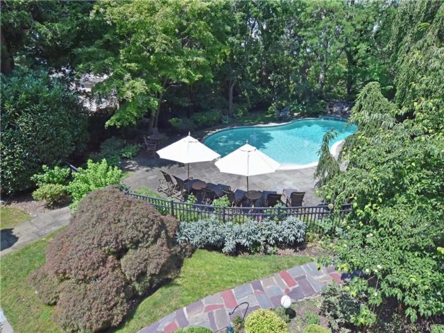  6 BR,  6.00 BTH &nbsp;Other style home in Pelham
