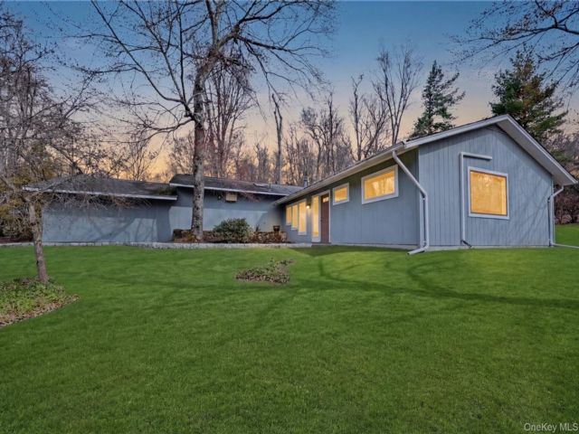  4 BR,  3.00 BTH &nbsp;Ranch style home in Valley Cottage