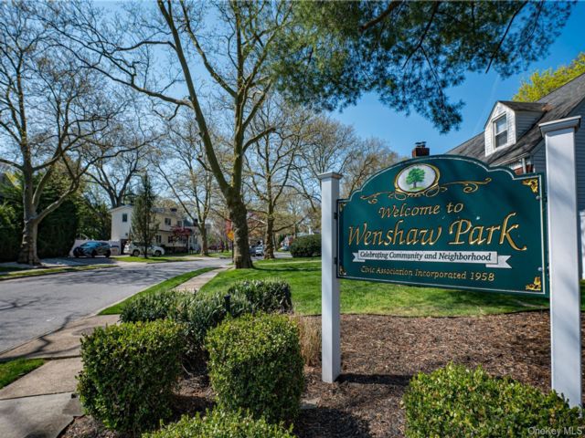  2 BR,  1.00 BTH &nbsp;Cape cod style home in Merrick