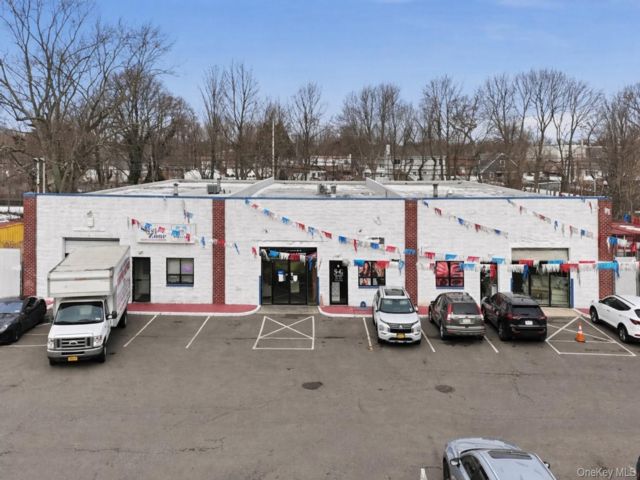 Studio,  0.00 BTH &nbsp;Commercial style home in Bay Shore