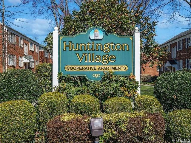  1 BR,  1.00 BTH &nbsp;Garden style home in Huntington