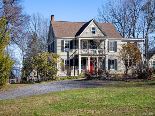  3 BR,  3.00 BTH &nbsp;Colonial style home in Nyack