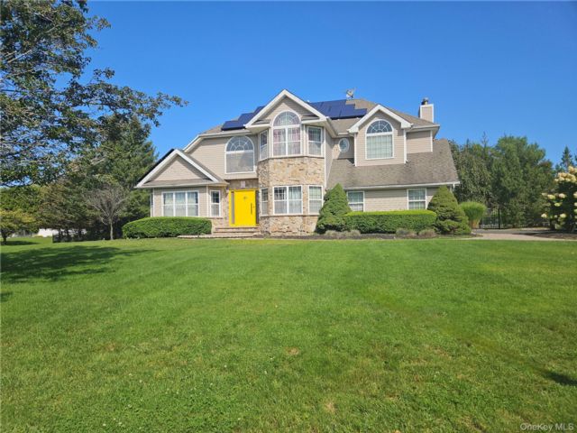  5 BR,  4.00 BTH &nbsp;Post modern style home in Miller Place