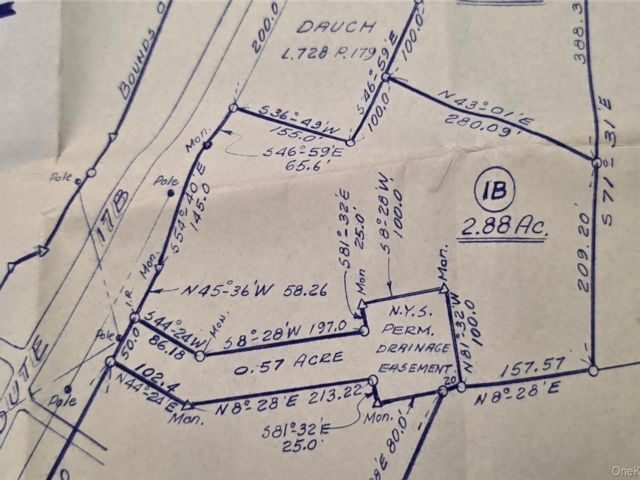 Lot <b>Size:</b> 318 &nbsp;House style home in Bethel