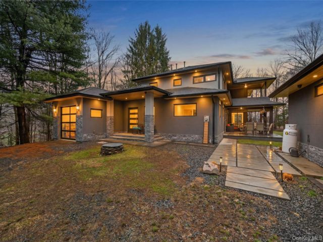  5 BR,  5.00 BTH &nbsp;Contemporary style home in Florida