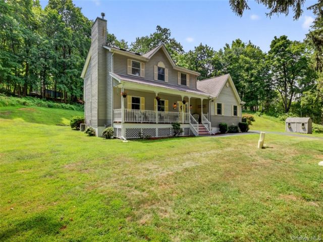  5 BR,  4.00 BTH &nbsp;Colonial style home in Cornwall On Hudson