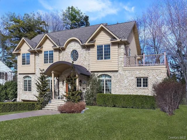  6 BR,  6.00 BTH &nbsp;Contemporary style home in Lake Success