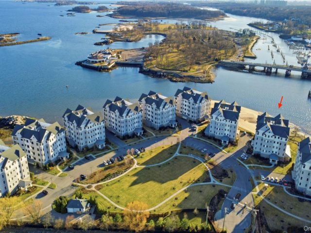  3 BR,  3.00 BTH &nbsp;Other style home in New Rochelle