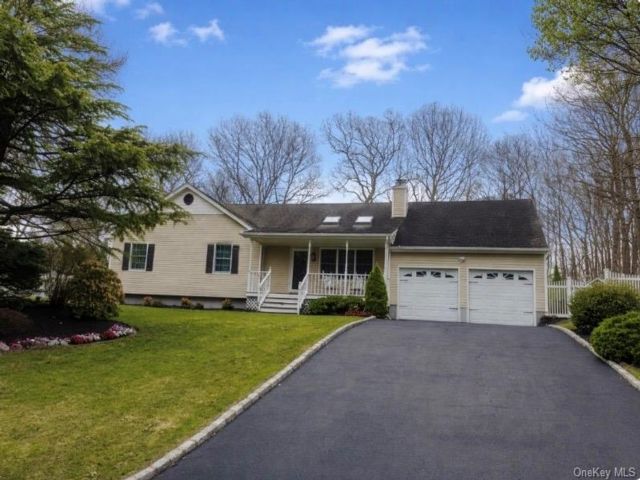  3 BR,  2.00 BTH &nbsp;Ranch style home in Wading River
